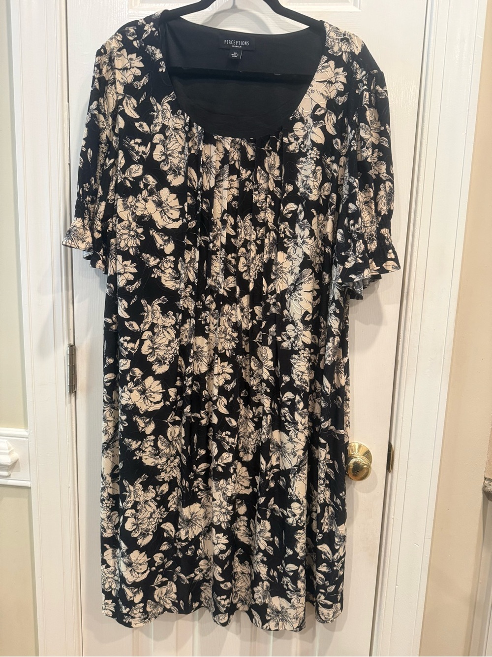 Perceptions Black and Ivory Floral Scoop-Neck Midi Dress, 3x